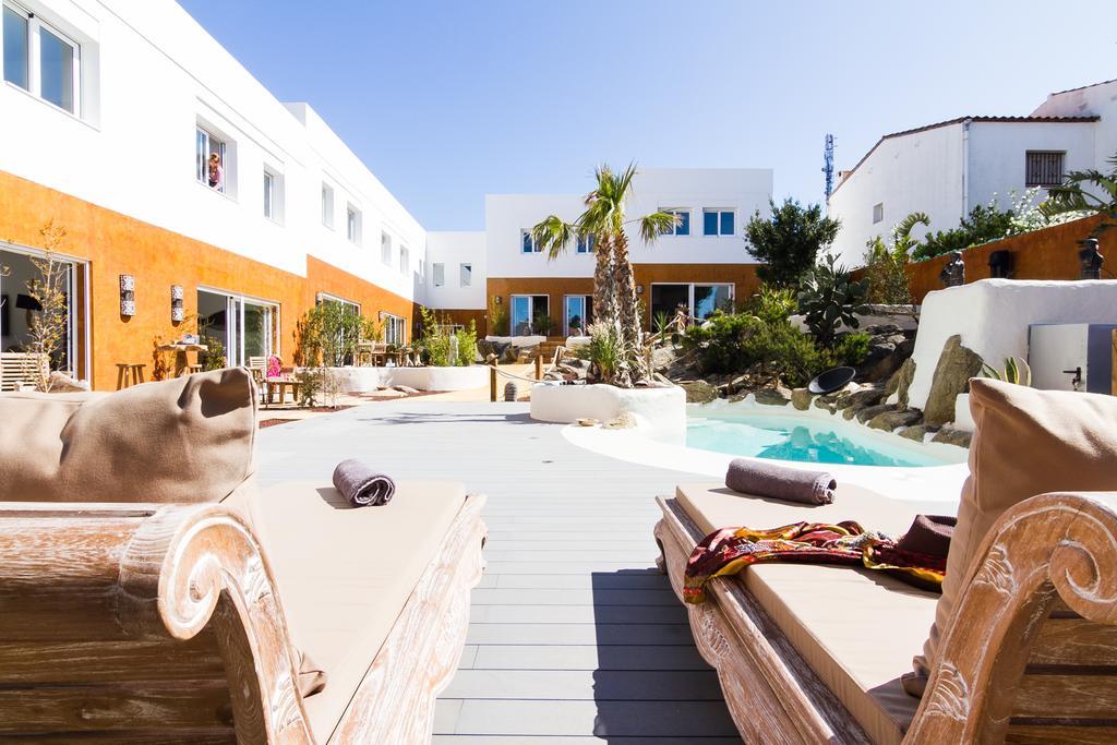Vista Roses Mar - Villas Batik Kültér fotó